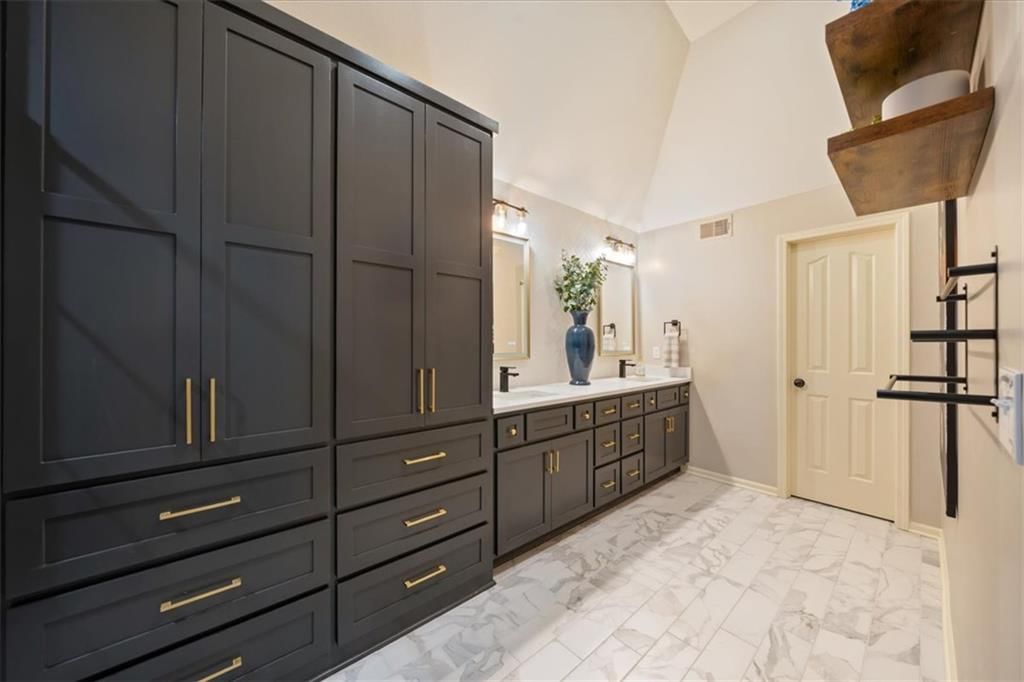 Photo 21 of 63 - 23811 W 121st Street, Olathe, KS 66061