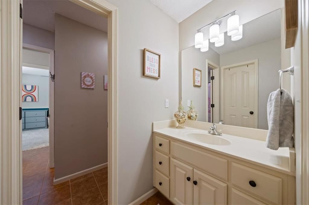 Photo 29 of 63 - 23811 W 121st Street, Olathe, KS 66061