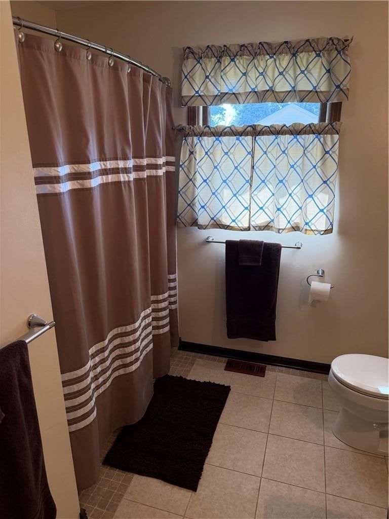 Photo 11 of 39 - 1917 Thornton Street, Leavenworth, KS 66048