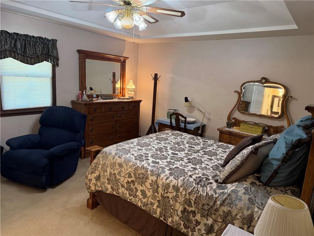 Tray ceiling at 1917 Thornton Street, Leavenworth, KS 66048