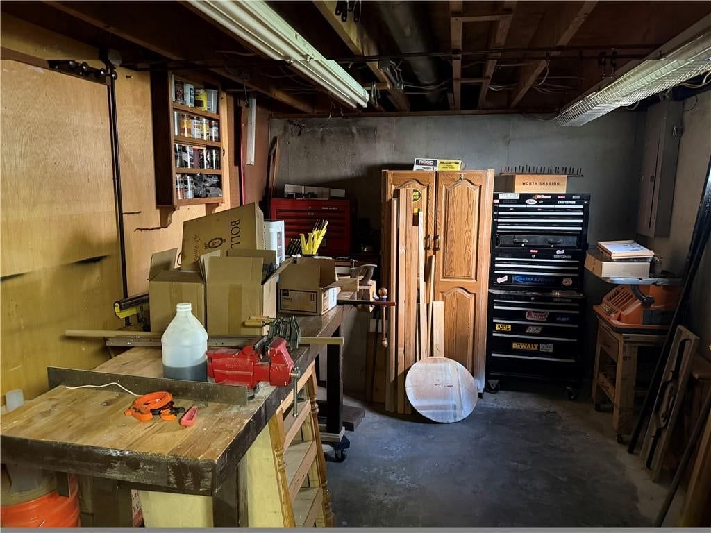 Workshop at 1917 Thornton Street, Leavenworth, KS 66048