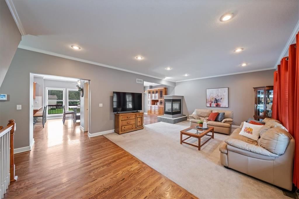 917 Paw Paw Lane, Liberty, MO: listing photo 3