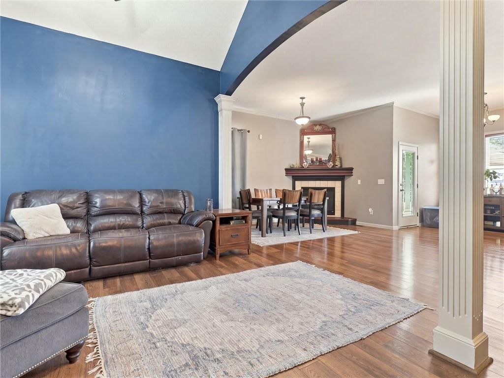 609 S Kisner Circle, Independence, MO: listing photo 3