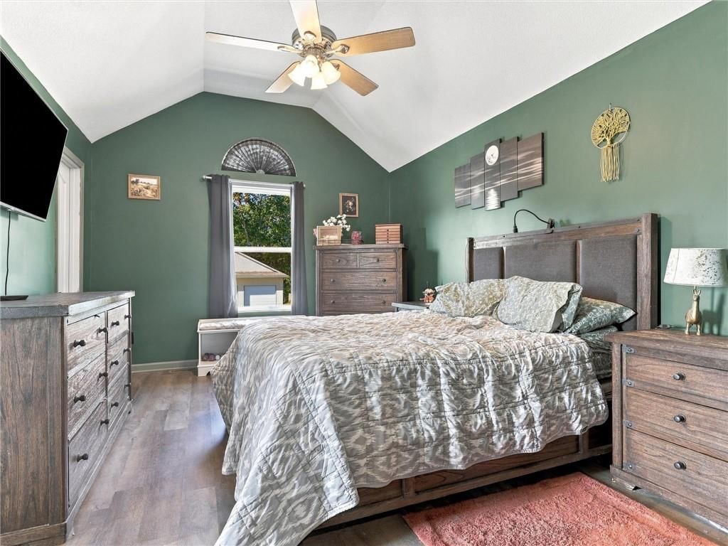 Photo 8 of 24 - 609 S Kisner Circle, Independence, MO 64056