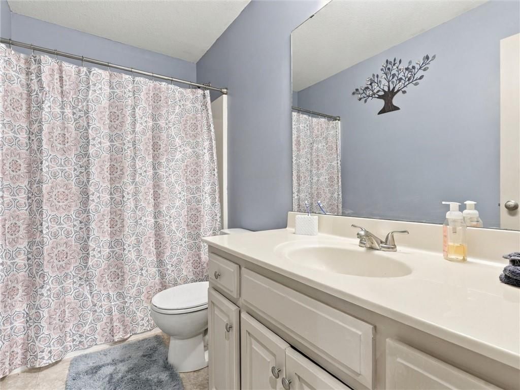 Photo 15 of 24 - 609 S Kisner Circle, Independence, MO 64056