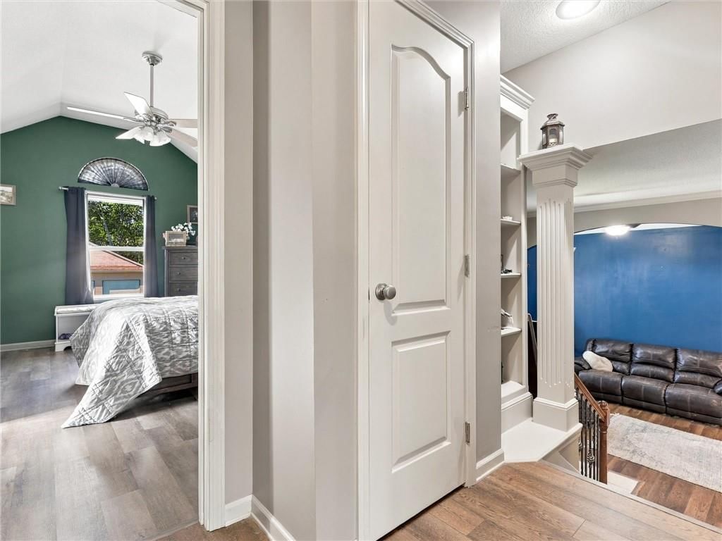 Photo 16 of 24 - 609 S Kisner Circle, Independence, MO 64056