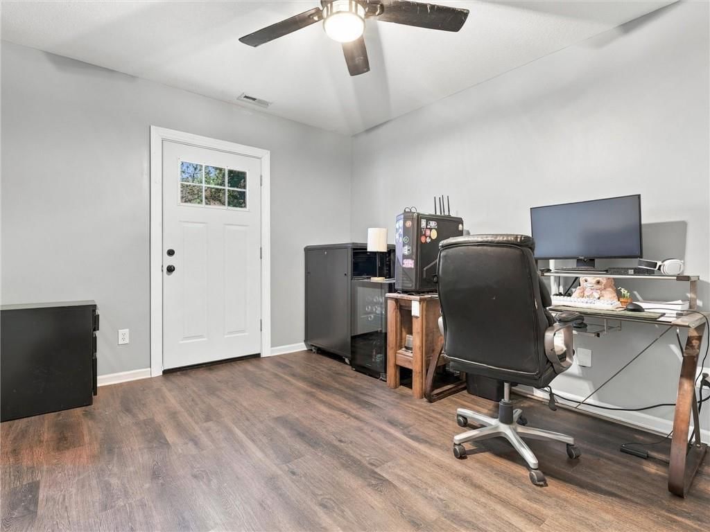 Photo 17 of 24, 609 S Kisner Circle, Independence, MO 64056