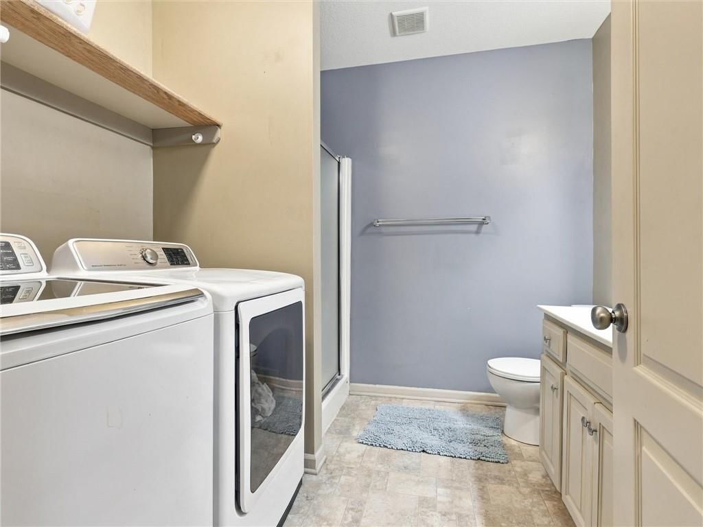 Photo 18 of 24 - 609 S Kisner Circle, Independence, MO 64056