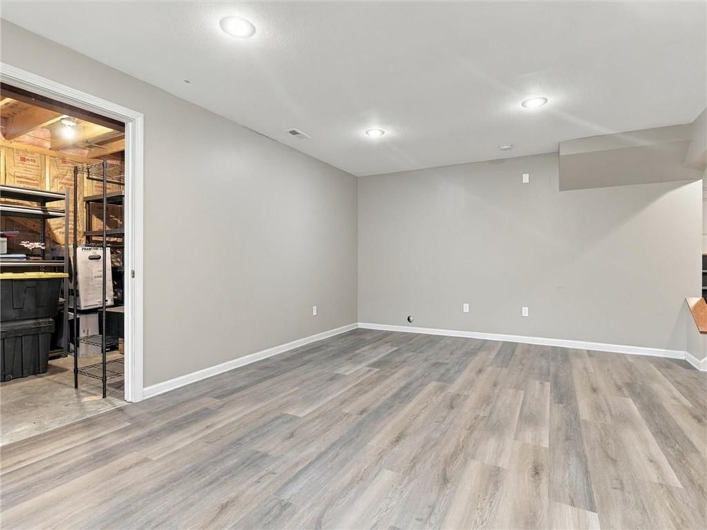 Photo 23 of 24 - 609 S Kisner Circle, Independence, MO 64056