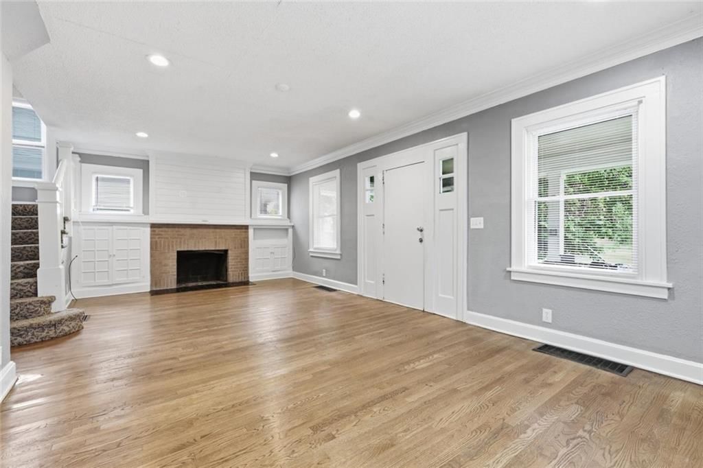 4404 Benton Boulevard, Kansas City, MO: listing photo 3