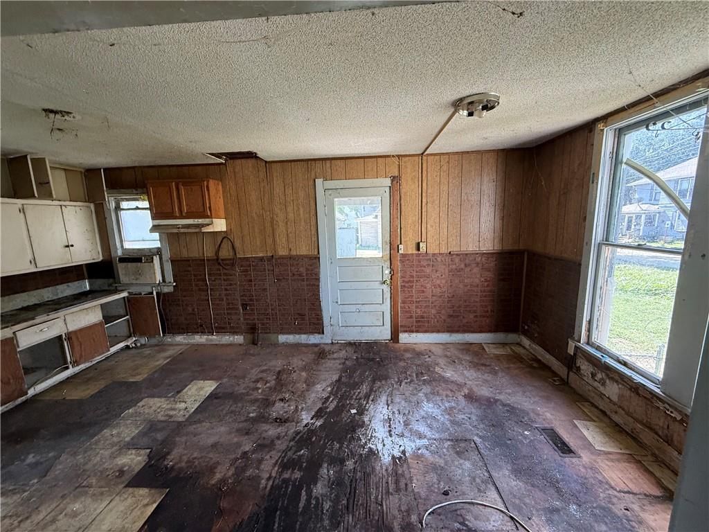 Photo 5 of 41 - 503 Benton Avenue, Excelsior Springs, MO 64024