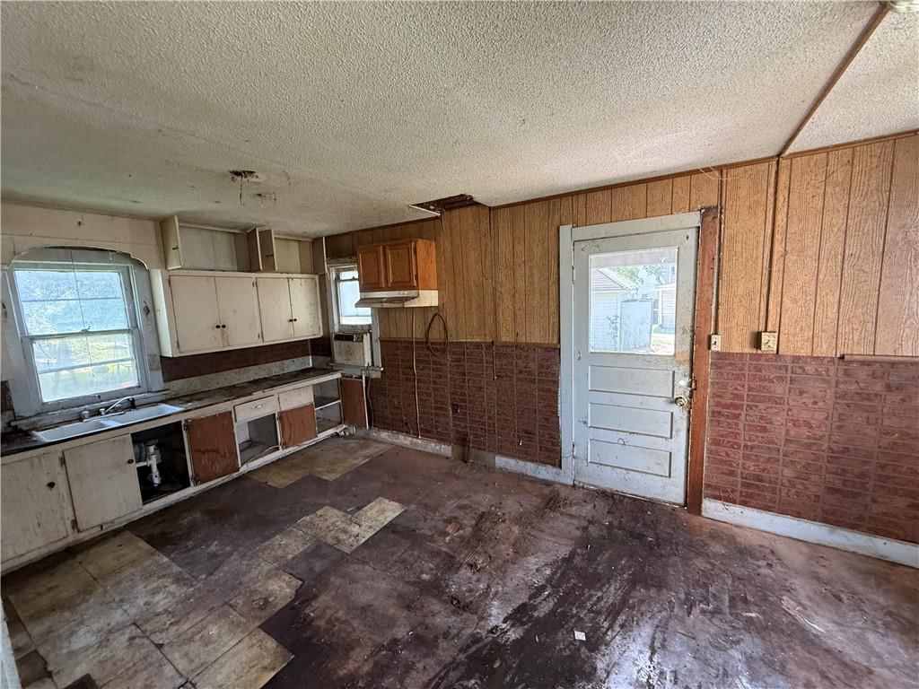 Photo 6 of 41 - 503 Benton Avenue, Excelsior Springs, MO 64024