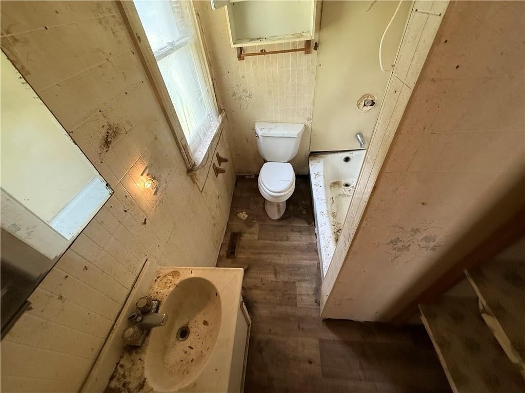 Photo 8 of 41 - 503 Benton Avenue, Excelsior Springs, MO 64024