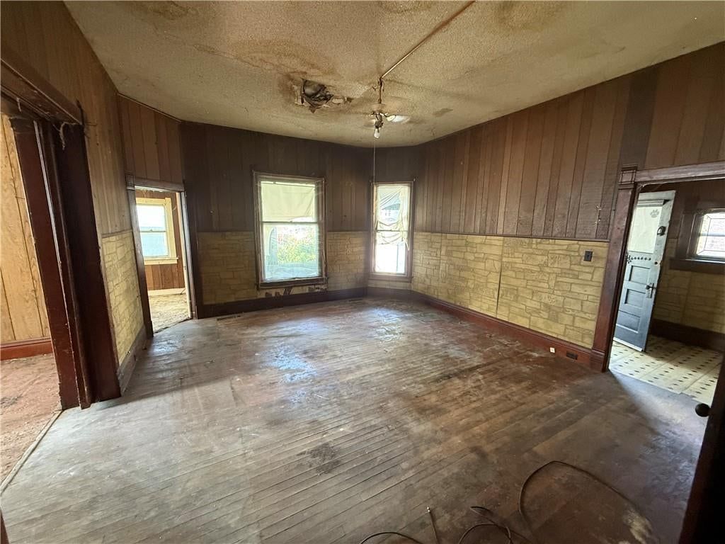 Photo 9 of 41 - 503 Benton Avenue, Excelsior Springs, MO 64024