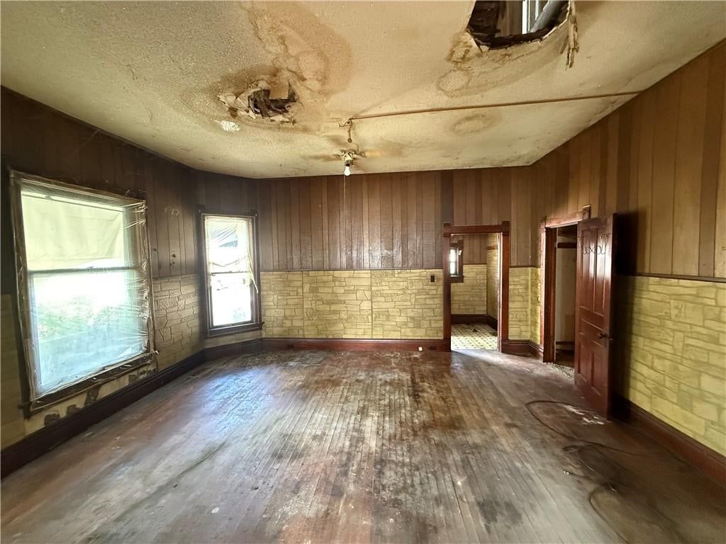 Photo 12 of 41 - 503 Benton Avenue, Excelsior Springs, MO 64024