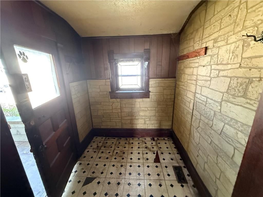 Photo 13 of 41 - 503 Benton Avenue, Excelsior Springs, MO 64024