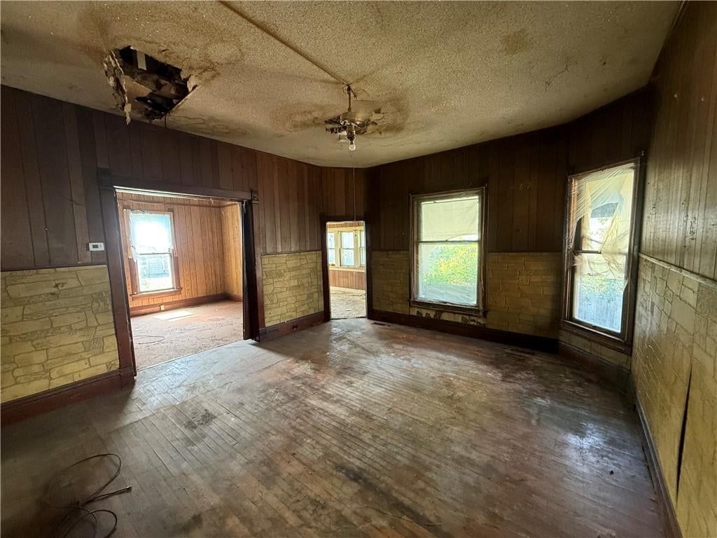 Photo 14 of 41 - 503 Benton Avenue, Excelsior Springs, MO 64024