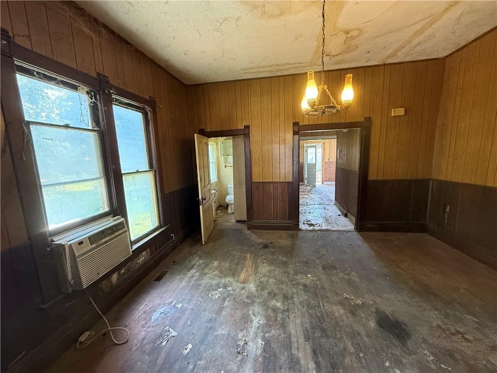 Photo 31 of 41 - 503 Benton Avenue, Excelsior Springs, MO 64024