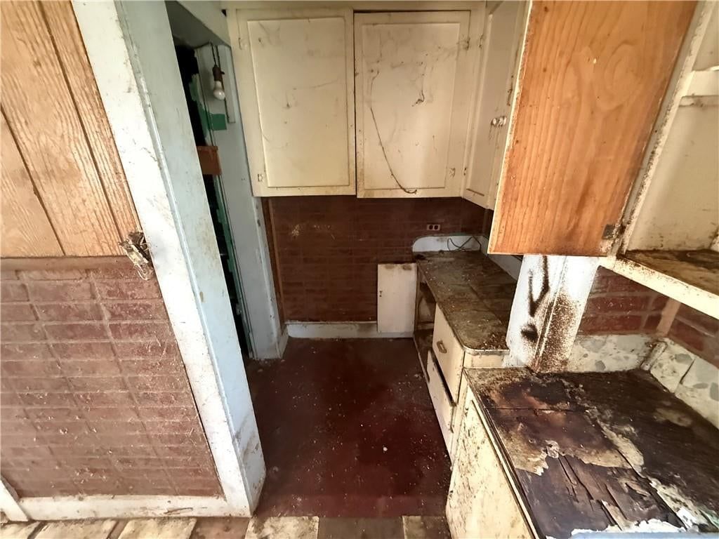 Photo 36 of 41 - 503 Benton Avenue, Excelsior Springs, MO 64024
