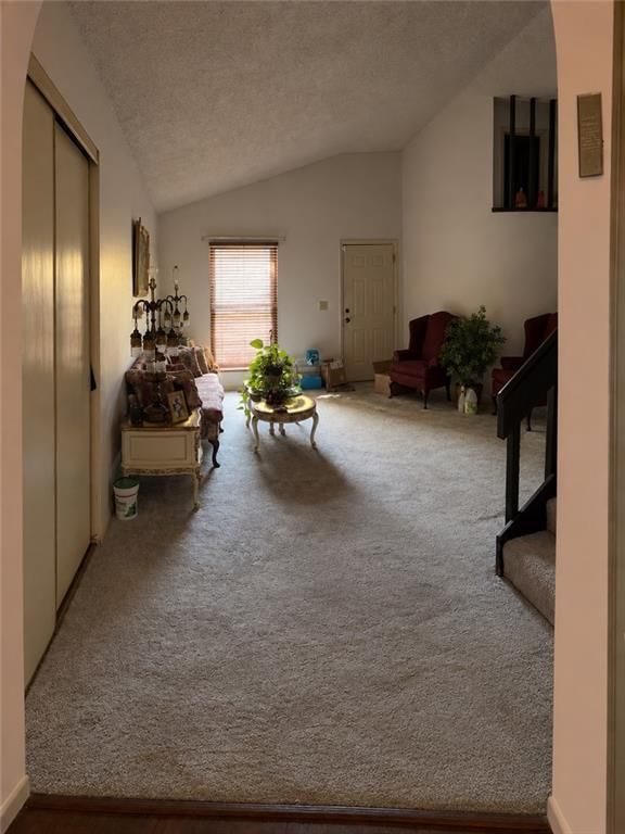 8408 Lane Place, Raytown, MO: listing photo 2