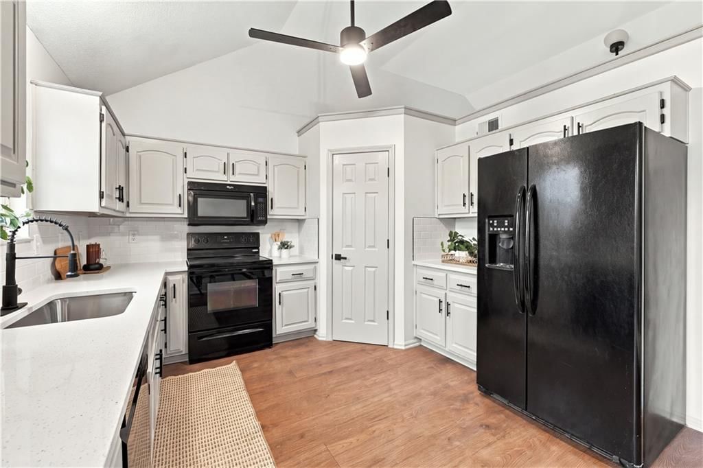718 Shiloh Drive — photo 17