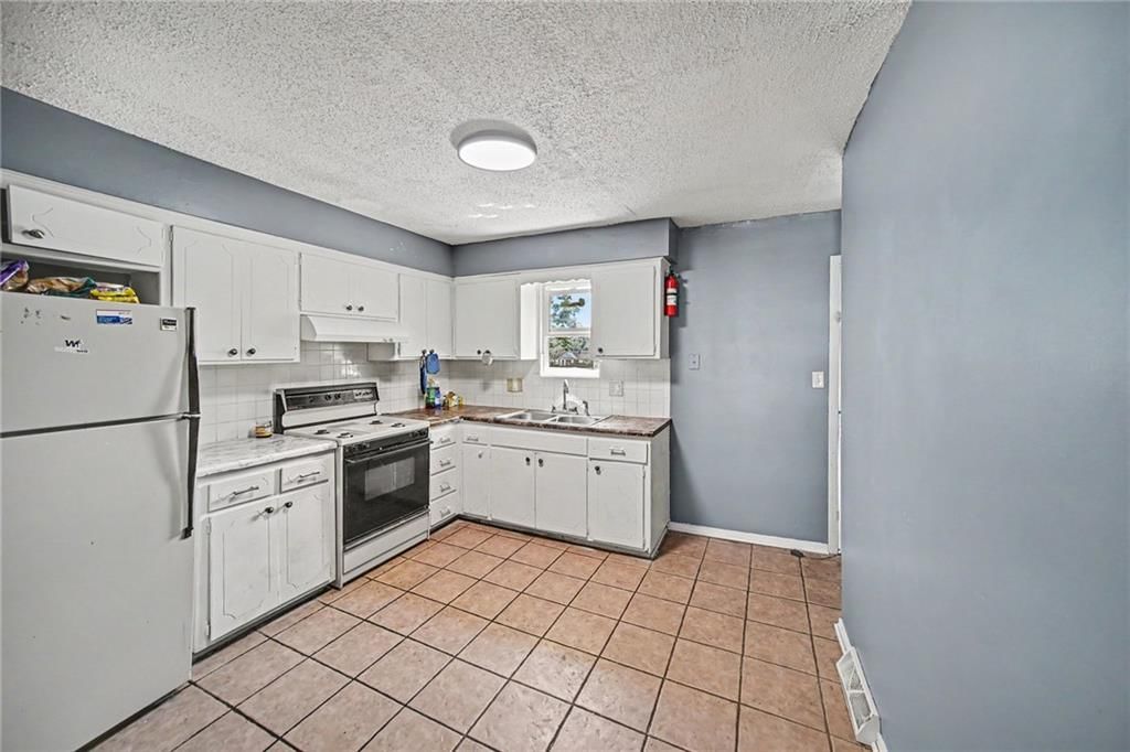6109 Farrow Avenue — photo 8