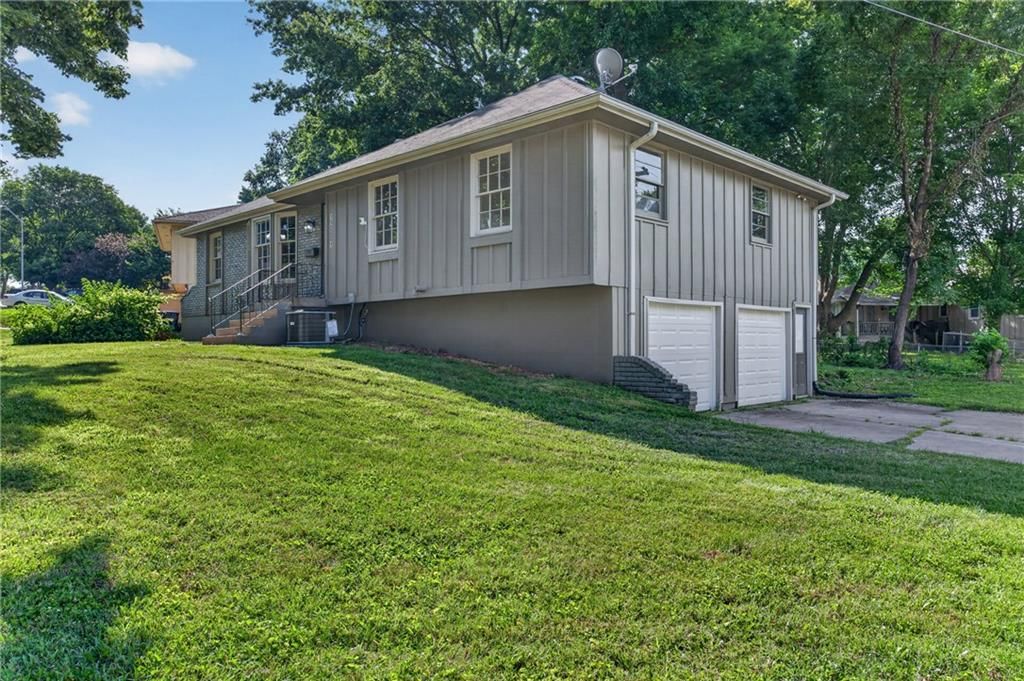 12001 E 57th Street, Kansas City, MO: listing photo 3