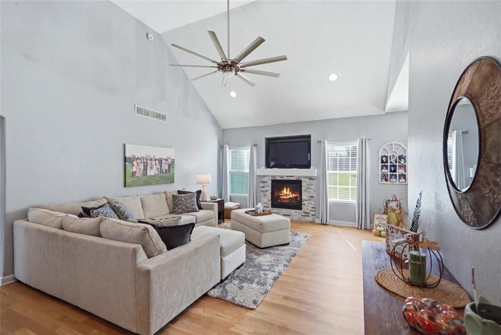 16911 Tucker Court, Basehor, KS