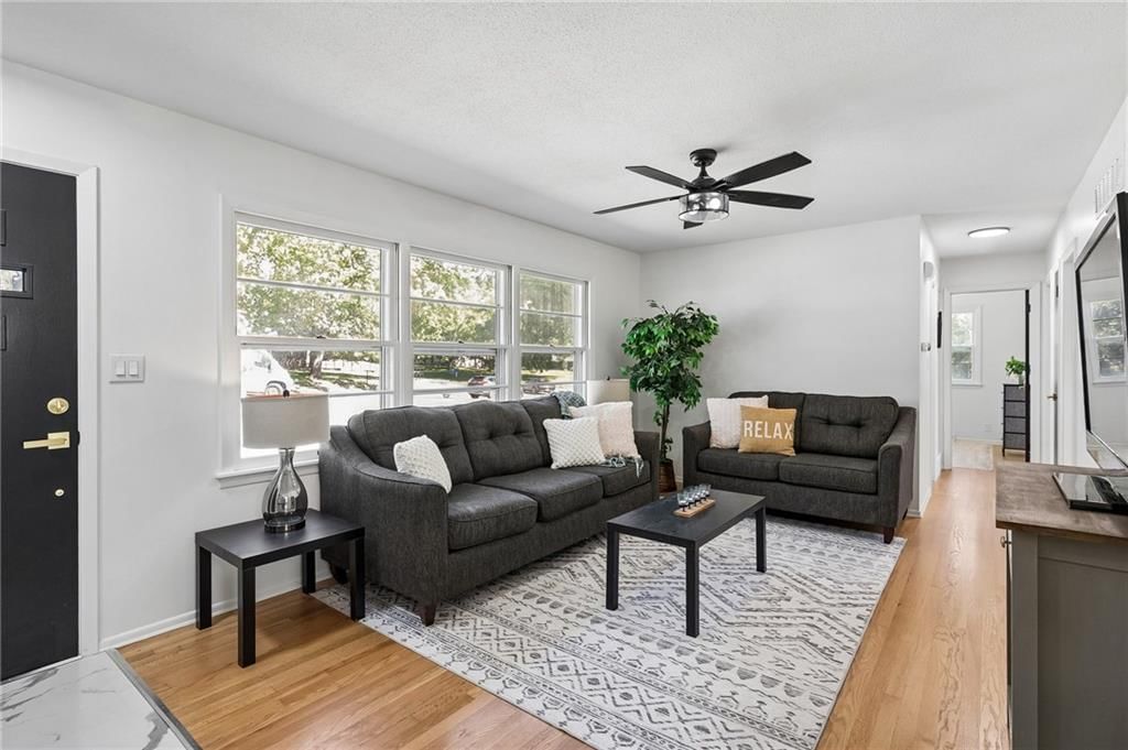 801 W 27th Street S, Independence, MO: listing photo 3