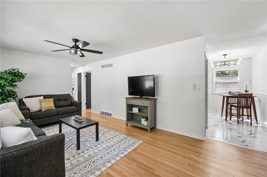 Photo 5 of 35 - 801 W 27th Street S, Independence, MO 64052
