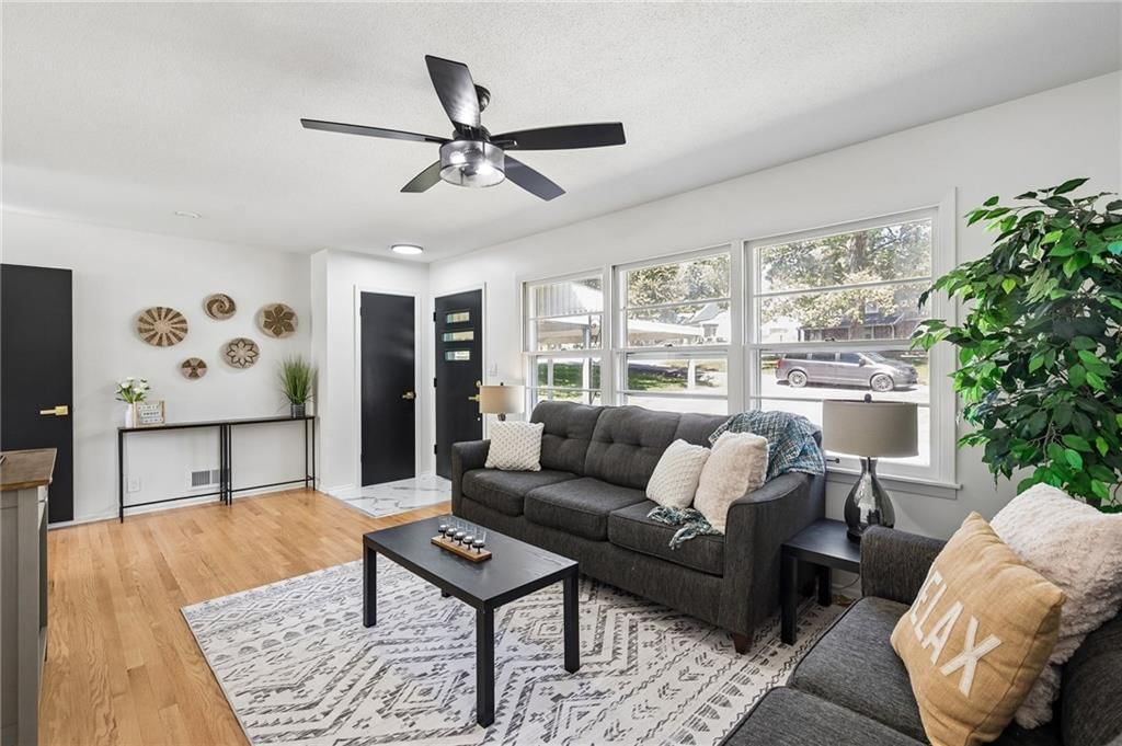 Photo 6 of 35 - 801 W 27th Street S, Independence, MO 64052