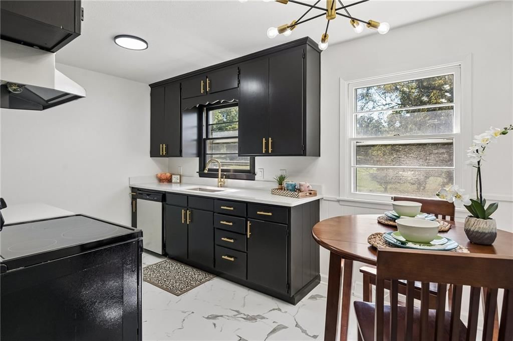 Photo 7 of 35 - 801 W 27th Street S, Independence, MO 64052