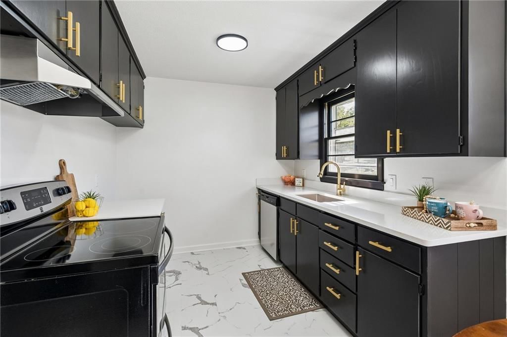 Photo 9 of 35 - 801 W 27th Street S, Independence, MO 64052