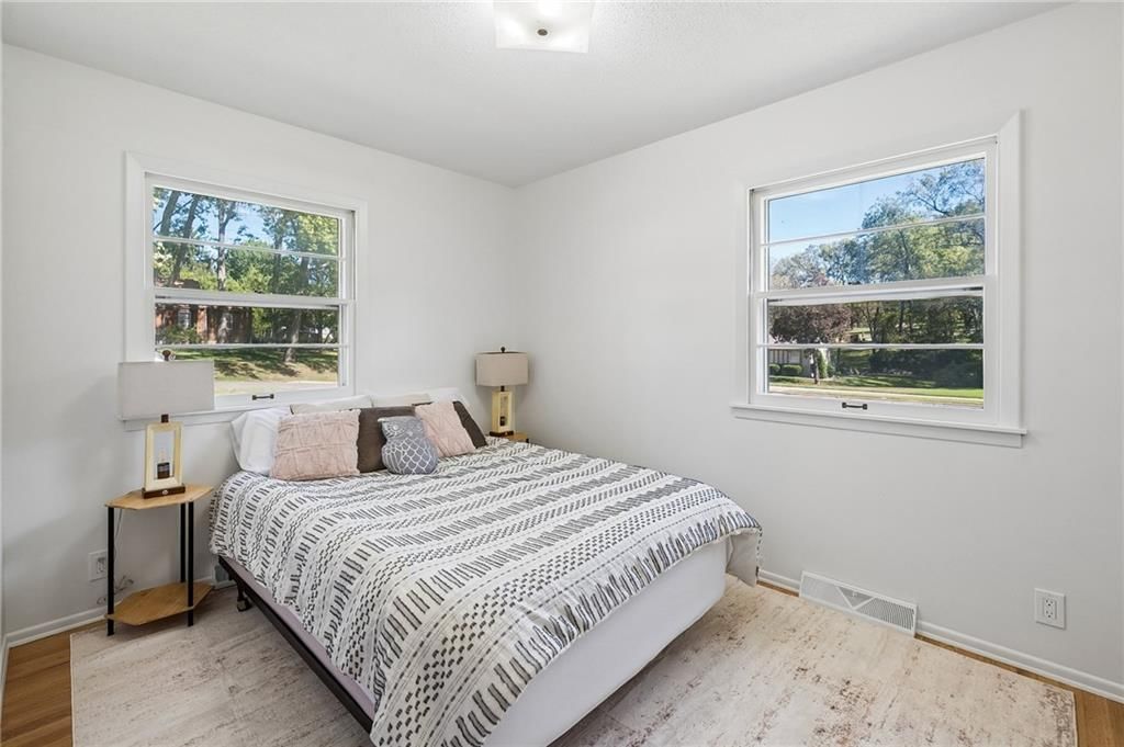 Photo 15 of 35 - 801 W 27th Street S, Independence, MO 64052