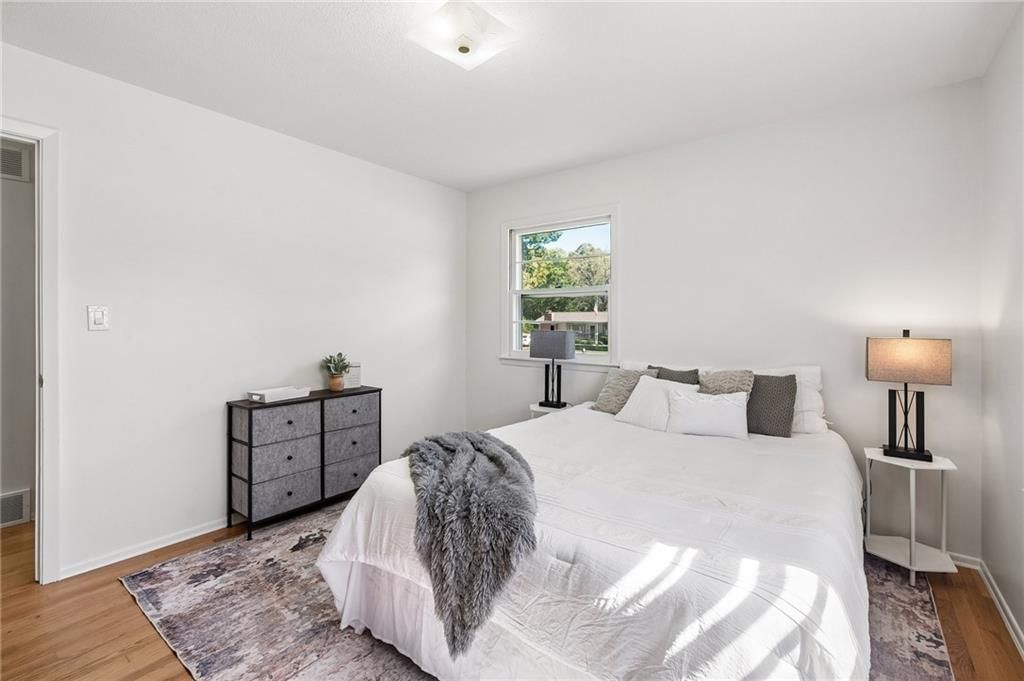 Photo 18 of 35 - 801 W 27th Street S, Independence, MO 64052