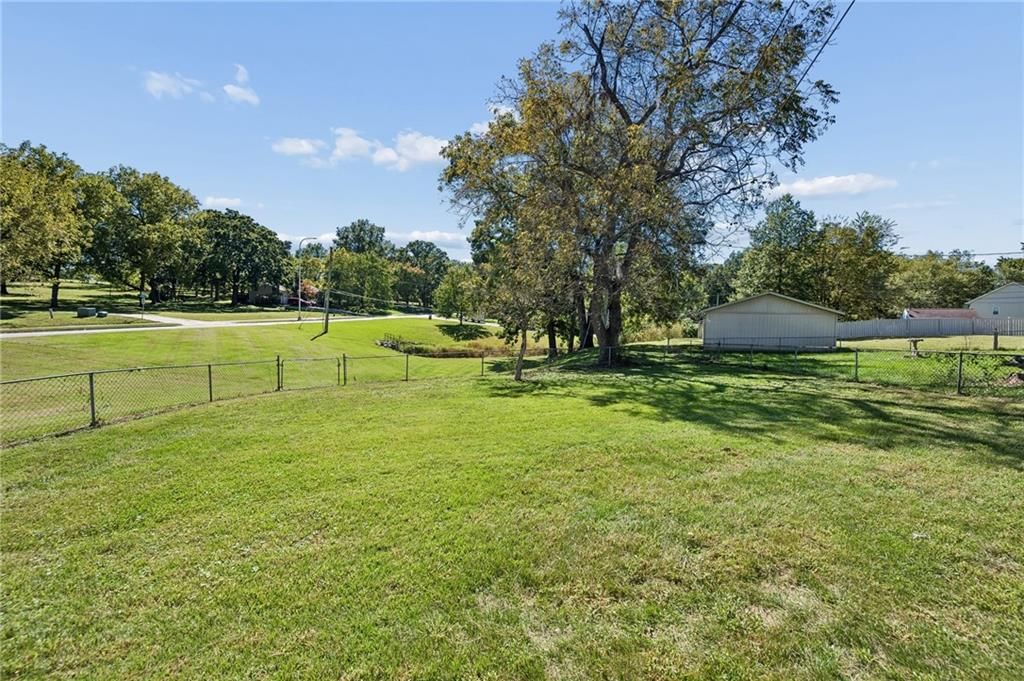 Photo 30 of 35 - 801 W 27th Street S, Independence, MO 64052