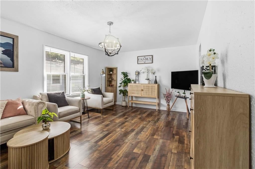9615 E 18th Street, Independence, MO: listing photo 3