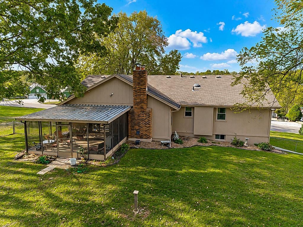 Photo 4 of 55 - 212 L Street, Lake Lotawana, MO 64086