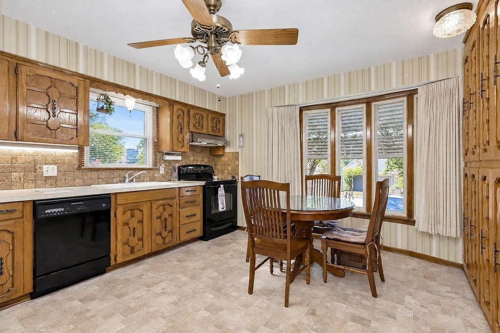 Photo 12 of 55 - 212 L Street, Lake Lotawana, MO 64086
