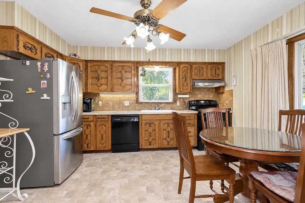 Photo 14 of 55 - 212 L Street, Lake Lotawana, MO 64086