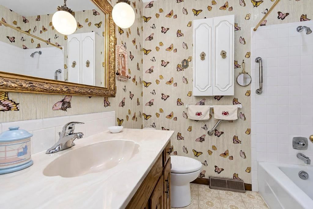 Photo 31 of 55 - 212 L Street, Lake Lotawana, MO 64086