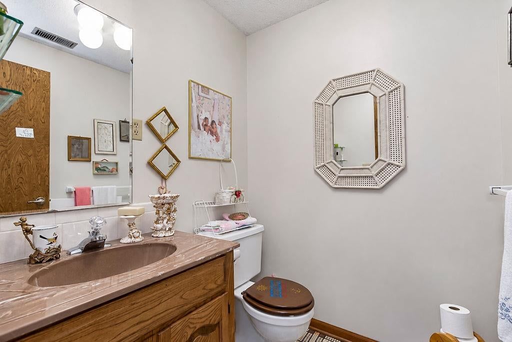 Photo 36 of 55 - 212 L Street, Lake Lotawana, MO 64086