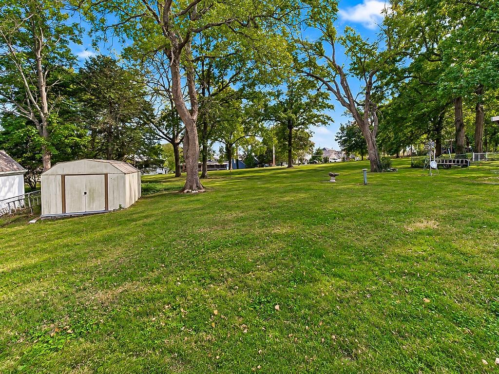 Photo 38 of 55 - 212 L Street, Lake Lotawana, MO 64086