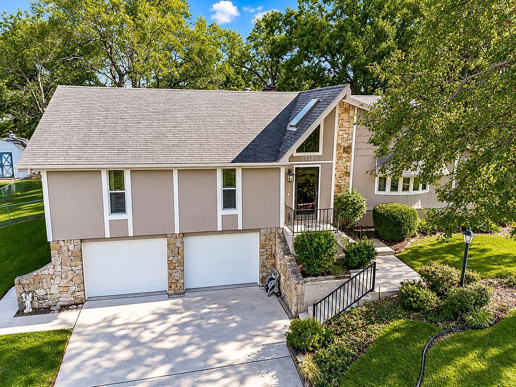 Photo 53 of 55 - 212 L Street, Lake Lotawana, MO 64086