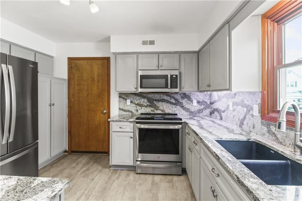 2160 NE Concord Street — photo 12