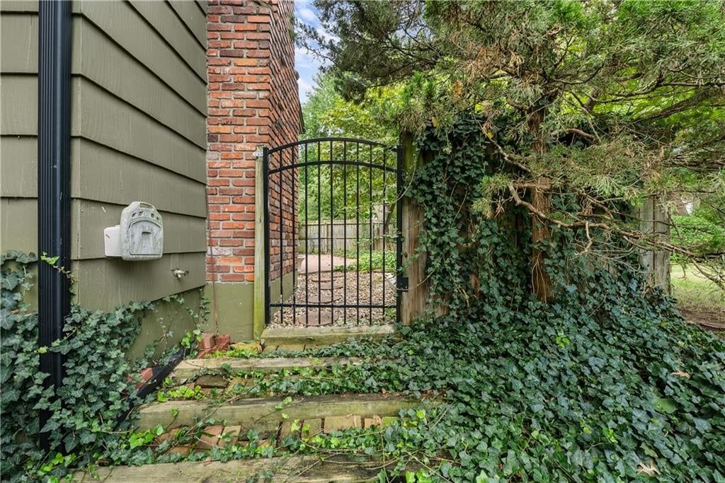 12818 Oakmont Drive — photo 38