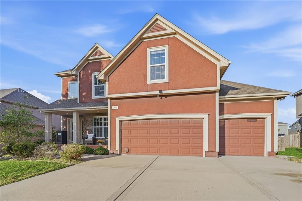 12606 S LACI Circle, Lake Lotawana, MO: listing photo 2