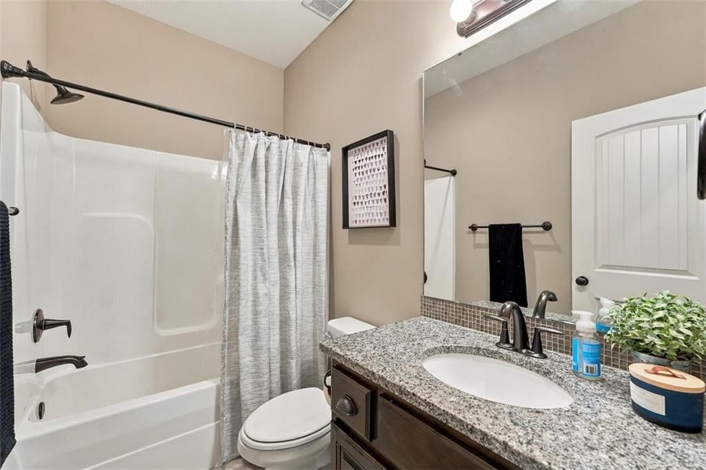 Photo 7 of 53 - 12073 S Pine Street, Olathe, KS 66061