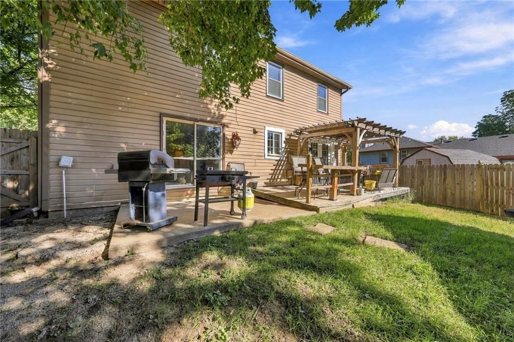 Photo 39 of 59 - 205 NW 101st Place, Kansas City, MO 64155