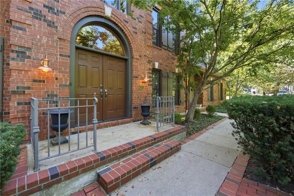 4315 N Holly Court, Kansas City, MO: listing photo 2